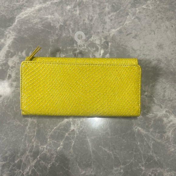 Pretty Jessica Simpson Faux Snake Leather Clutch Trifold Wallet ID Cardholder - Picture 2 of 4